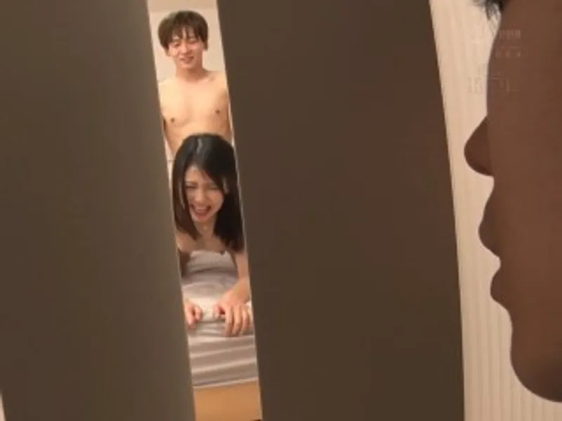 Thanh niên đang vụng trộm với chị nhà kề bên thì anh ông chồng về...