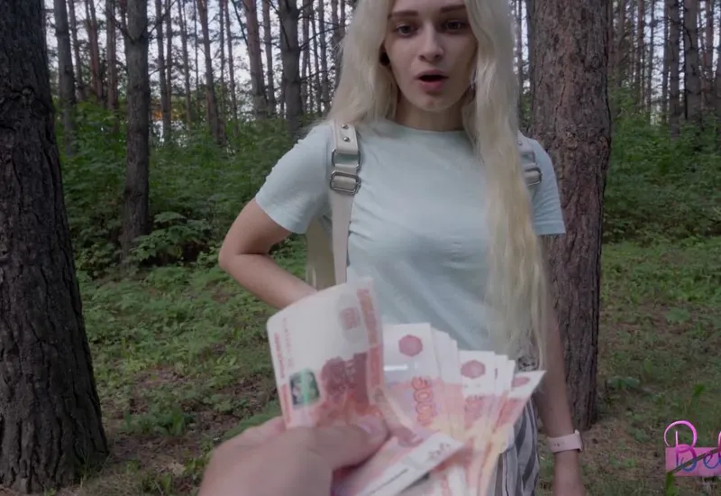 Dùng tiền gạ làm tình người tình hám tiền ngay trong rừng vắng vẻ