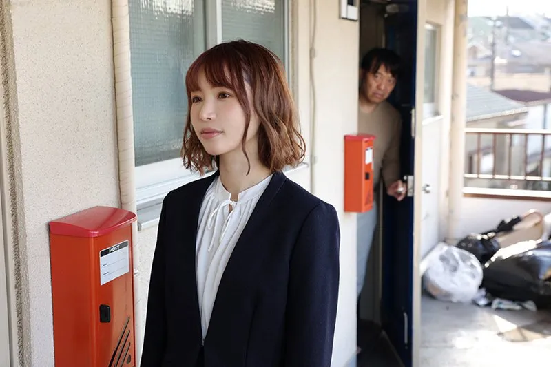 Gã gần nhà biến thái thường xuyên nghe tiếng rên của đôi bà xã chồng yêu trẻ cạnh bên