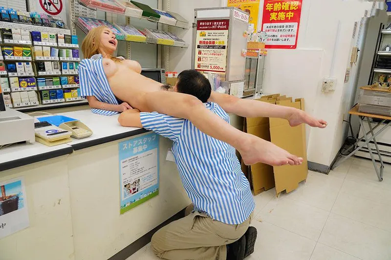 Anh cấp trên tống tình bảo bối ngổ ngáo của chủ cửa hàng tiện lợi