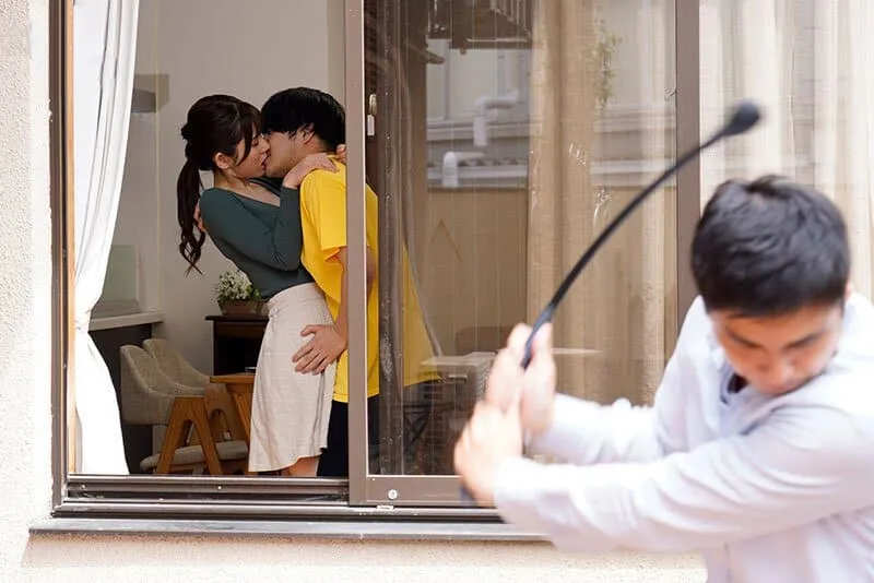 Người chồng mãi mê với công việc, người vợ nảy sinh tình cảm với em gã chồng vì cô đơn